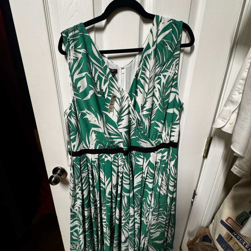 Talbots Green and White Leaf-Print V-Neck Midi Dress with Black Waist